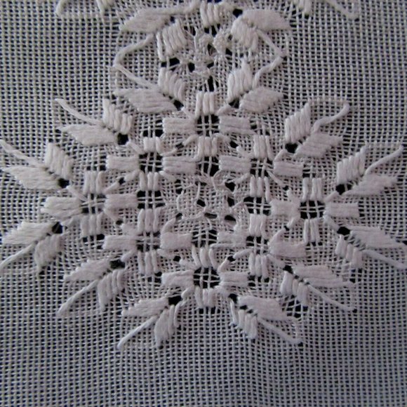 Off white embroidered placemats with crocheted lace trim - set of 4 - vintage - Picture 5 of 7